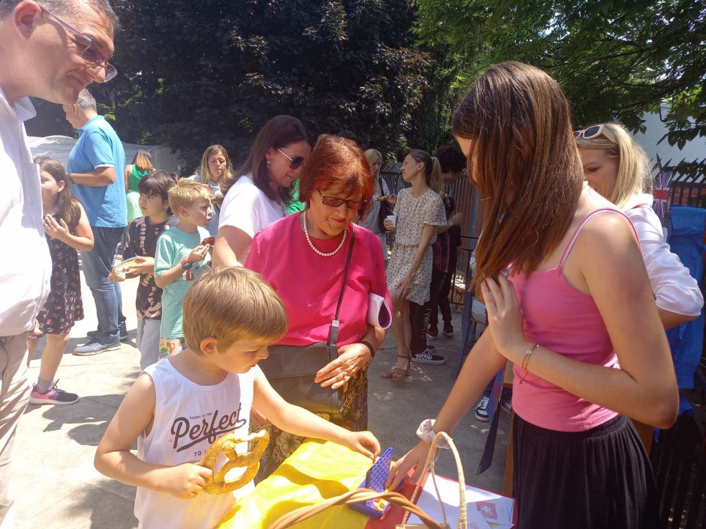 IMG-64dd9bd975488941e9cc2260e5e9e69c-V